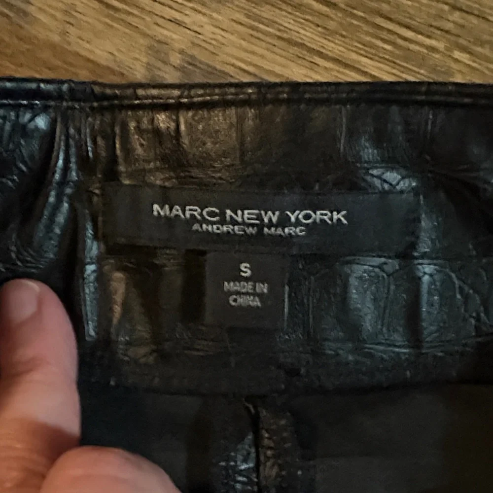 Marc New York Black Textured Pencil Skirt - Picture 3 of 8